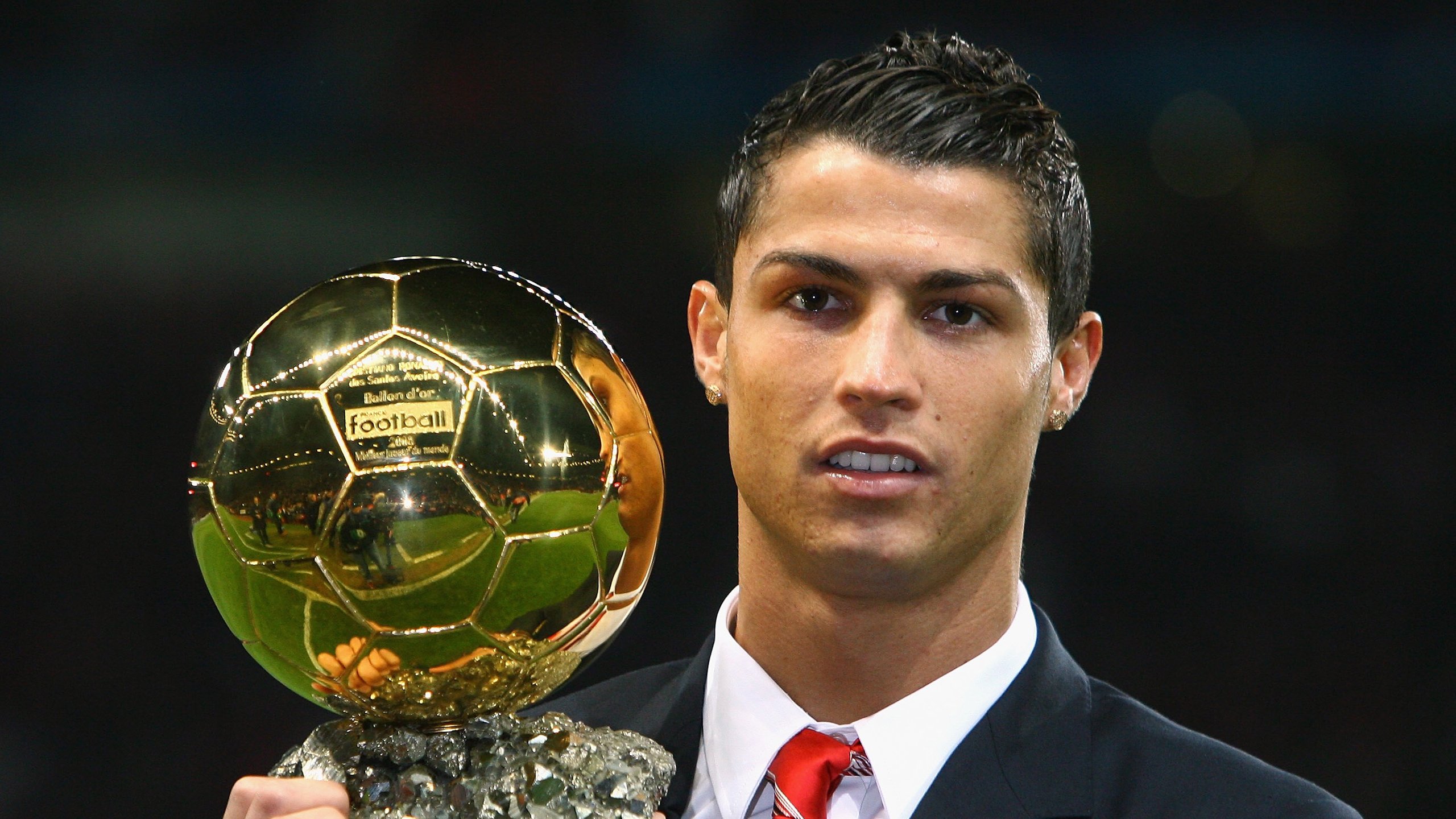 冠军球队巡游庆祝,球迷街头欢腾画面感人,球队夺冠怎么发朋友圈