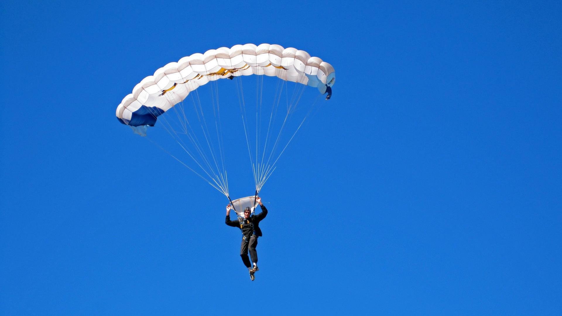 “沙滩合球：天府新区沙滩赛场带来新运动风潮”